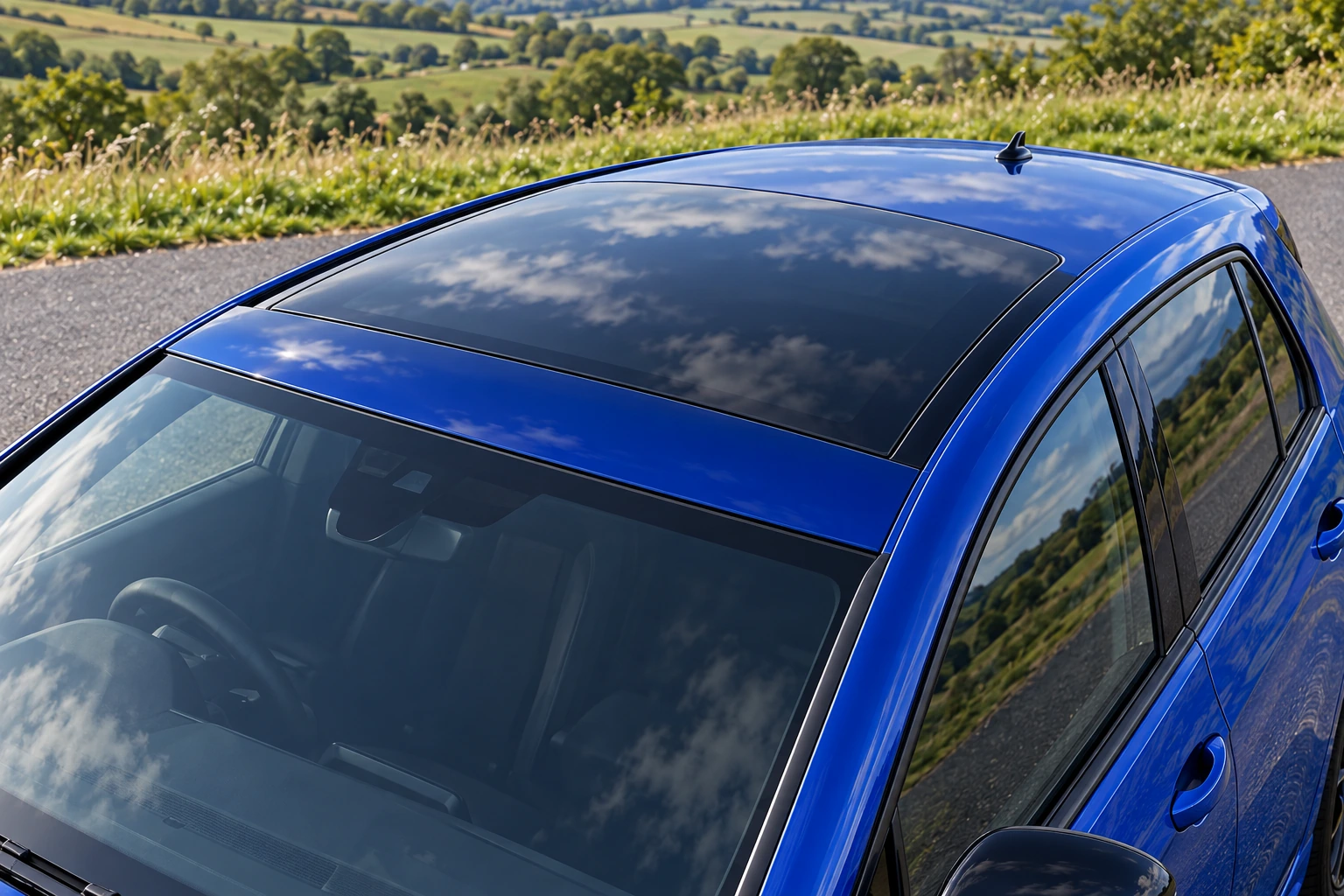 Exterior illustration of a panoramic sunroof on a blue Golf R.